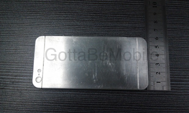 iphoneback - iPhone 5 : des photos de la coque en aluminium