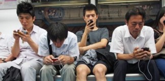 Daxue-Research_subway-smartphone-China-640x236