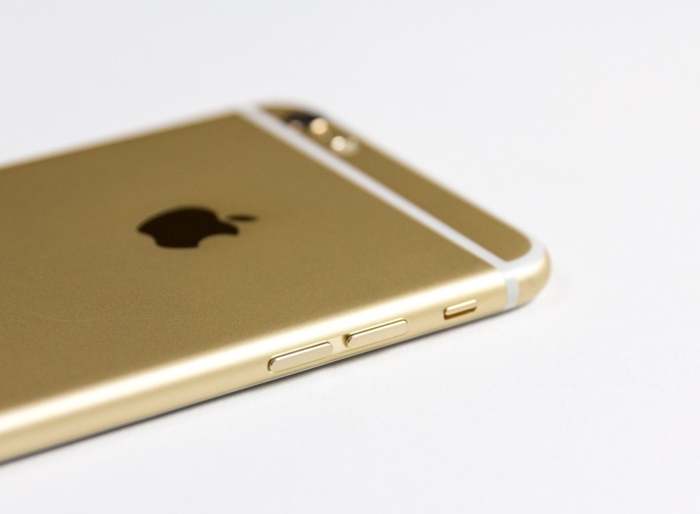 Gold 6.24. Iphone 6 Gold фото. Золотой айфон без камеры. Iphone Gold Demo.