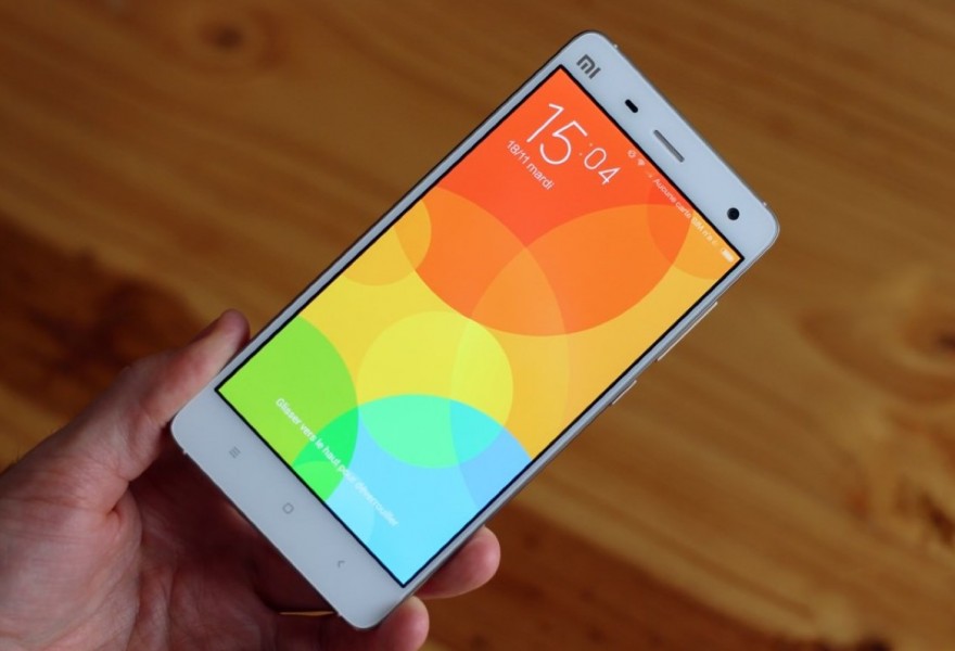 xiaomi mi5 dans une main