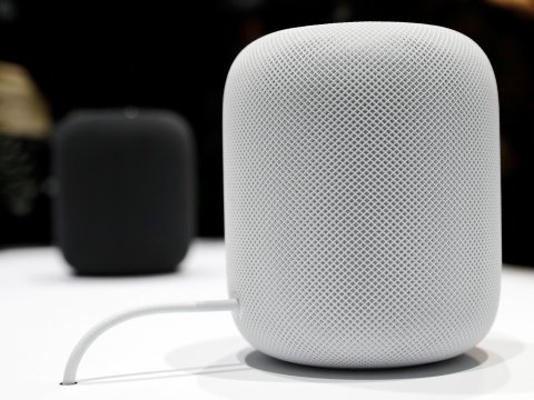 apple homepod white and black - 19 % des clients d'Apple sont très intéressés par l'achat de l'enceinte connectée HomePod