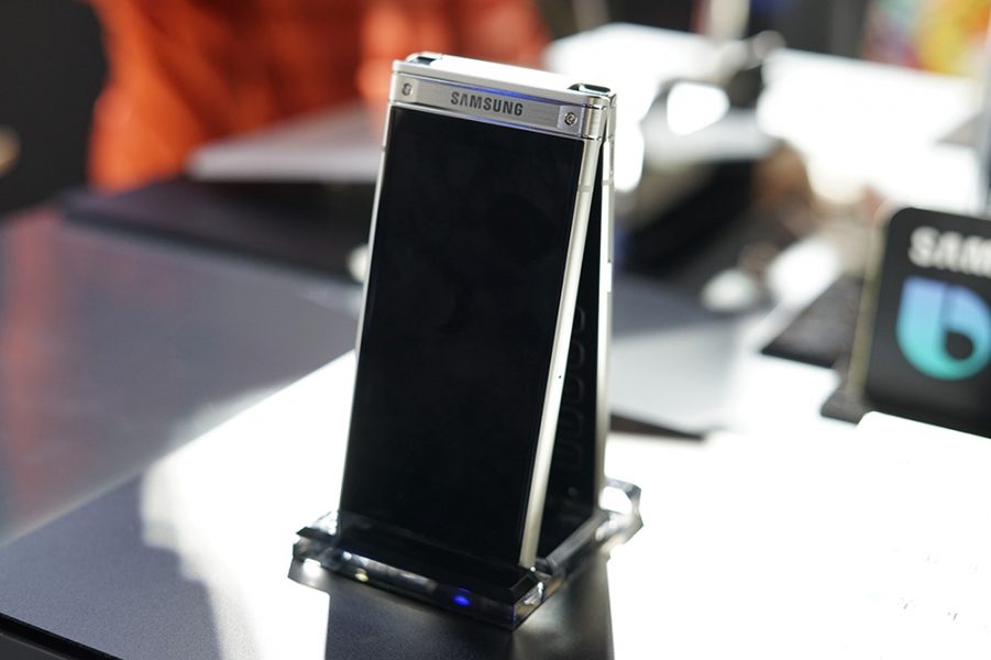 Smartphone à clapet Samsung W2018