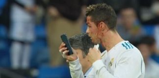 Cristiano Ronaldo utilise un iPhone pour inspecter sa blessure