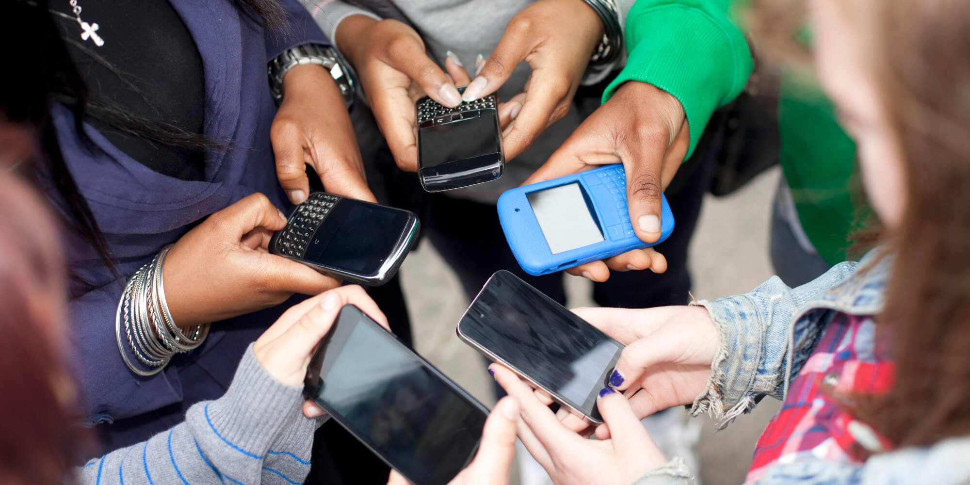 Le gouvernement veut toujours interdire les smartphones dans les écoles