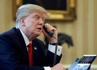 Donald Trump au téléphone