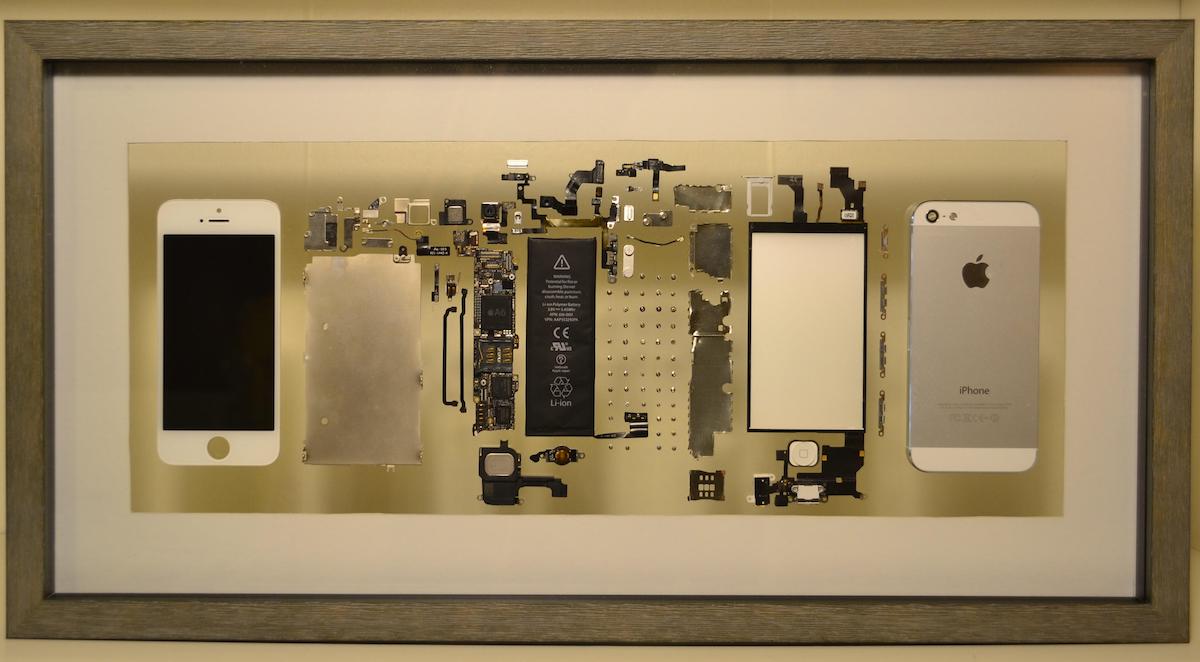 Insolite : un artiste transforme ses vieux iPhone en tableau