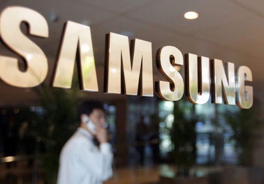 l samsung logo baie vitree 860x600 - Samsung au coeur d'une affaire de données personnelles