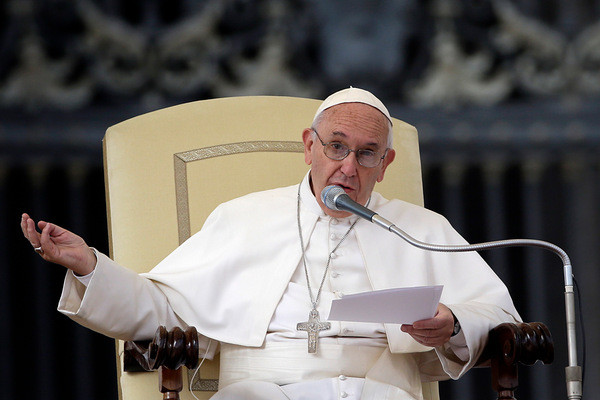 La demande pardon pape Francois place Saint Pierre le14 octobre 2015 0 730 400 - Reconnaissance faciale : le Vatican appelle à un meilleur contrôle de l'IA