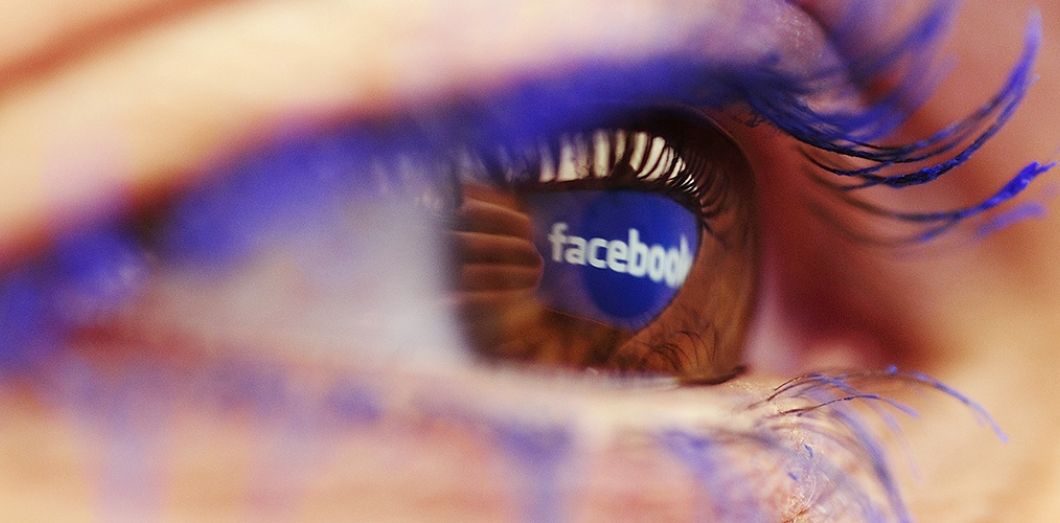 facebook oeil reuters 0 - Facebook : + 5 réseaux de désinformation démantelés
