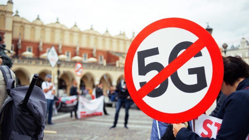 collectif 5G - Un collectif anti 5G s'attaque à une antenne et coupe la télévision à 1,5 millions de français